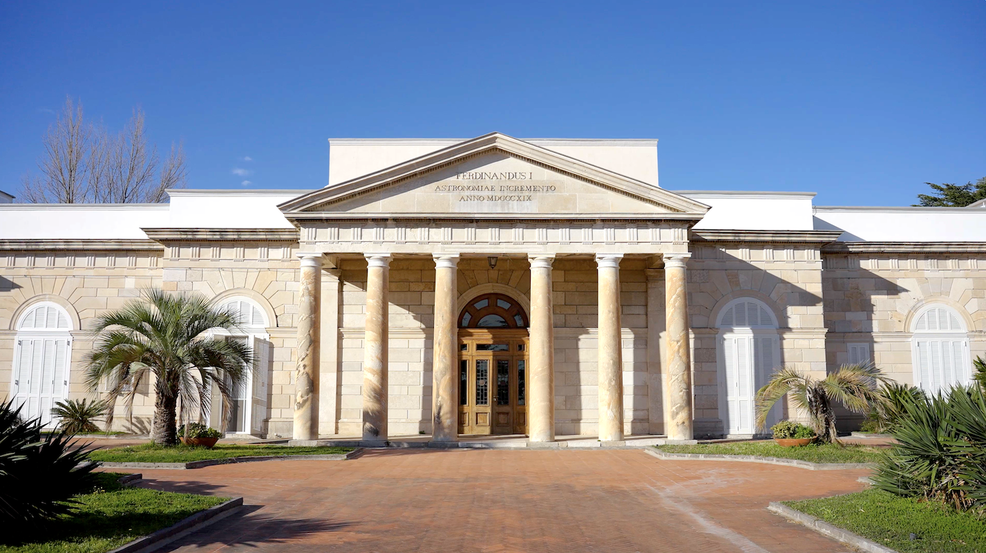 La facciata monumentale dell'osservatorio di Capodimonte 